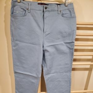 *NWT* Gloria Vanderbilt Jeans | Light Blue | SZ 14 Avg/Reg